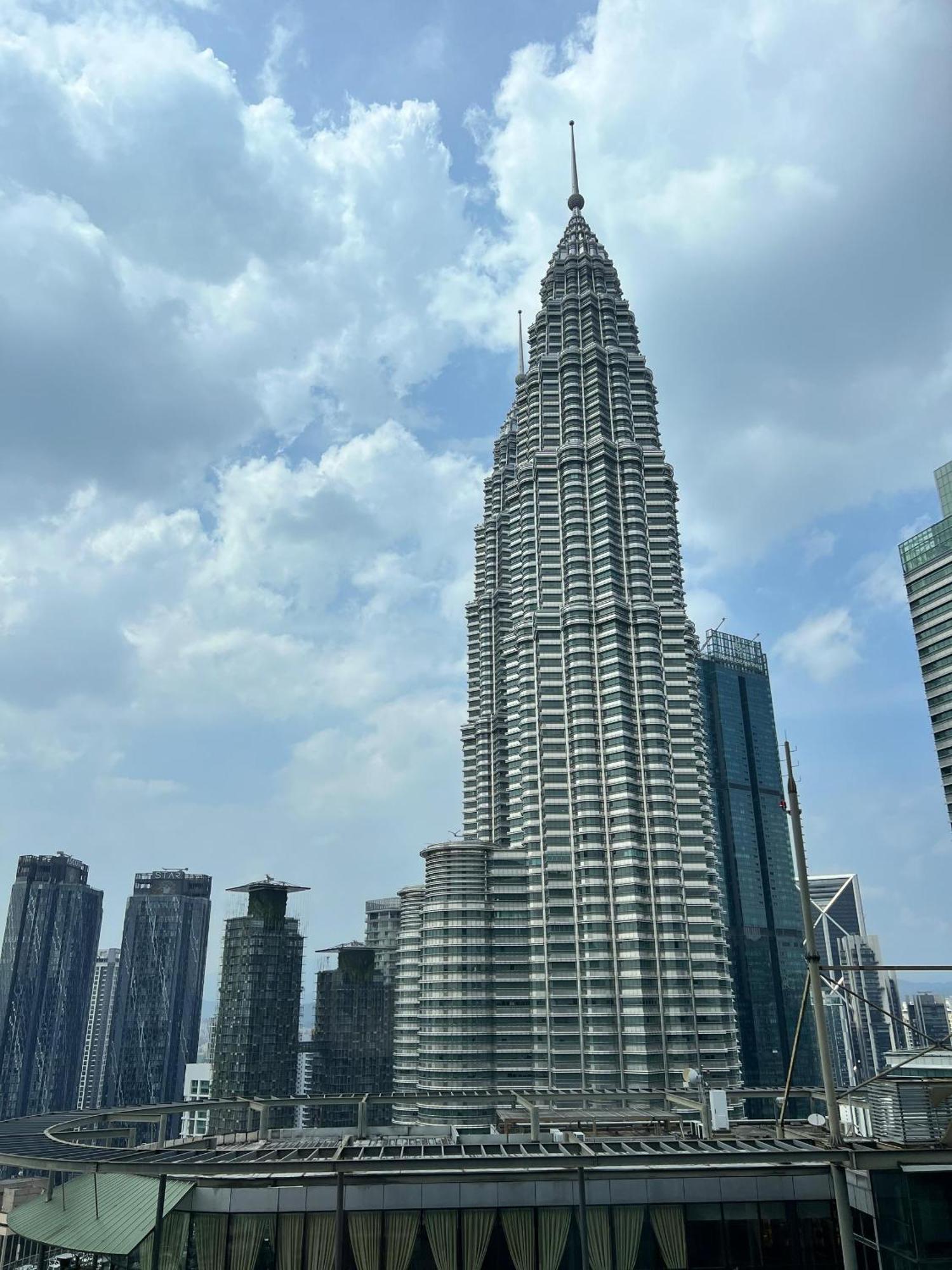 Sky Suites At Klcc By Mitstay Kuala Lumpur Exterior photo