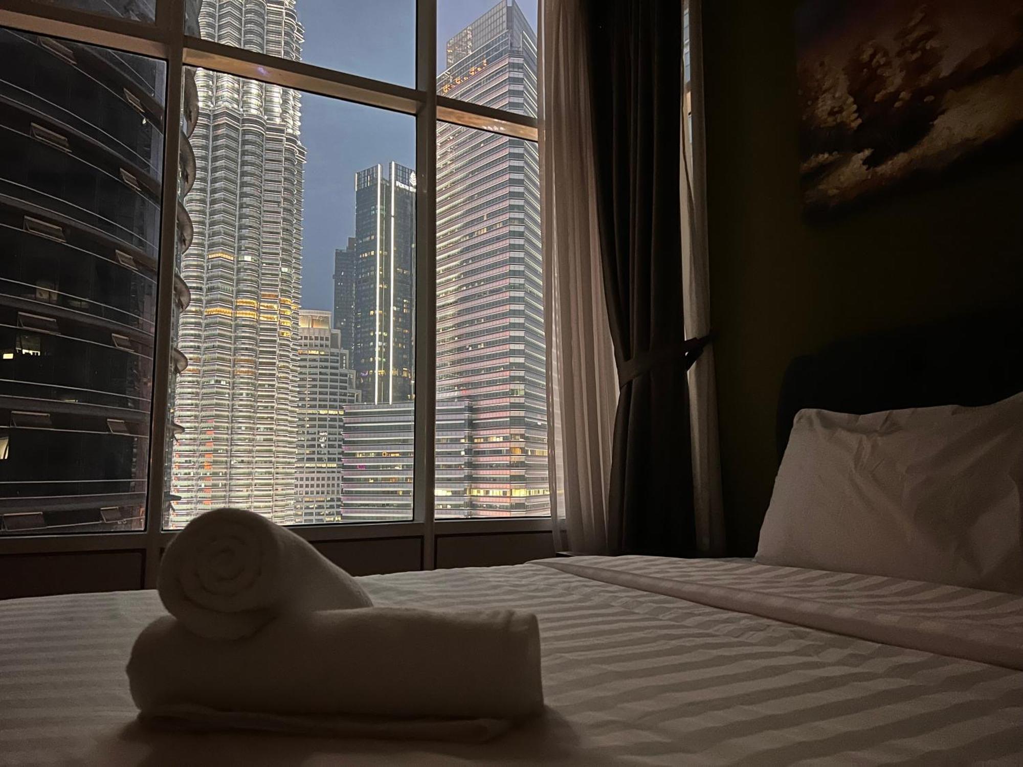 Sky Suites At Klcc By Mitstay Kuala Lumpur Exterior photo