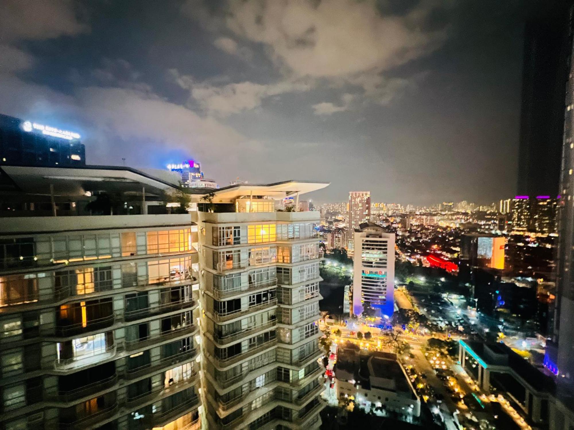 Sky Suites At Klcc By Mitstay Kuala Lumpur Exterior photo